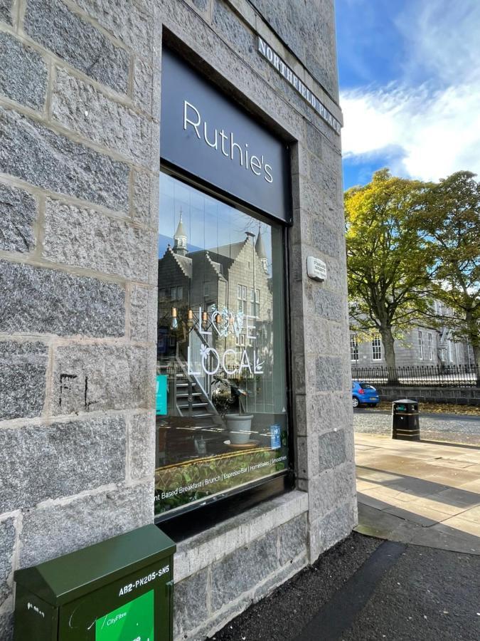 Amazing Getaways - The Place For You With Free Parking Aberdeen Exterior photo